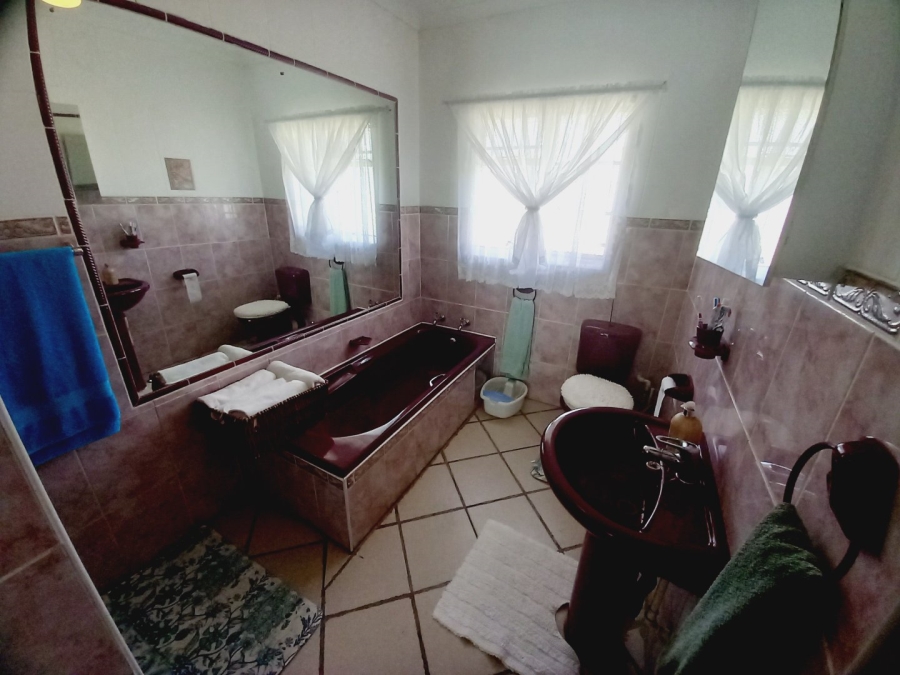 4 Bedroom Property for Sale in Roodia Free State